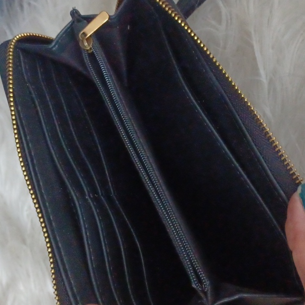 Universal Thread Wallet - Picture 9 of 13